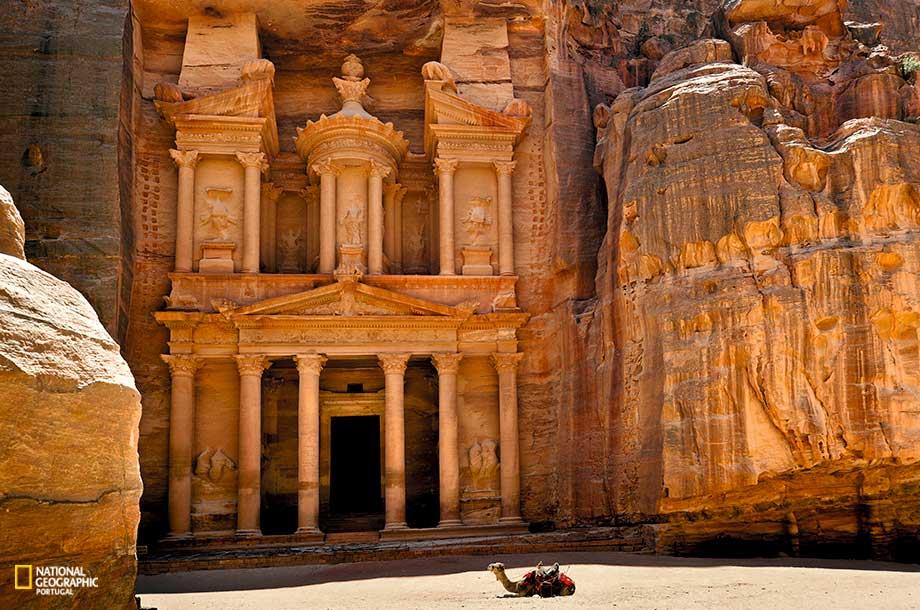 Fachada de Petra esculpida na rocha
